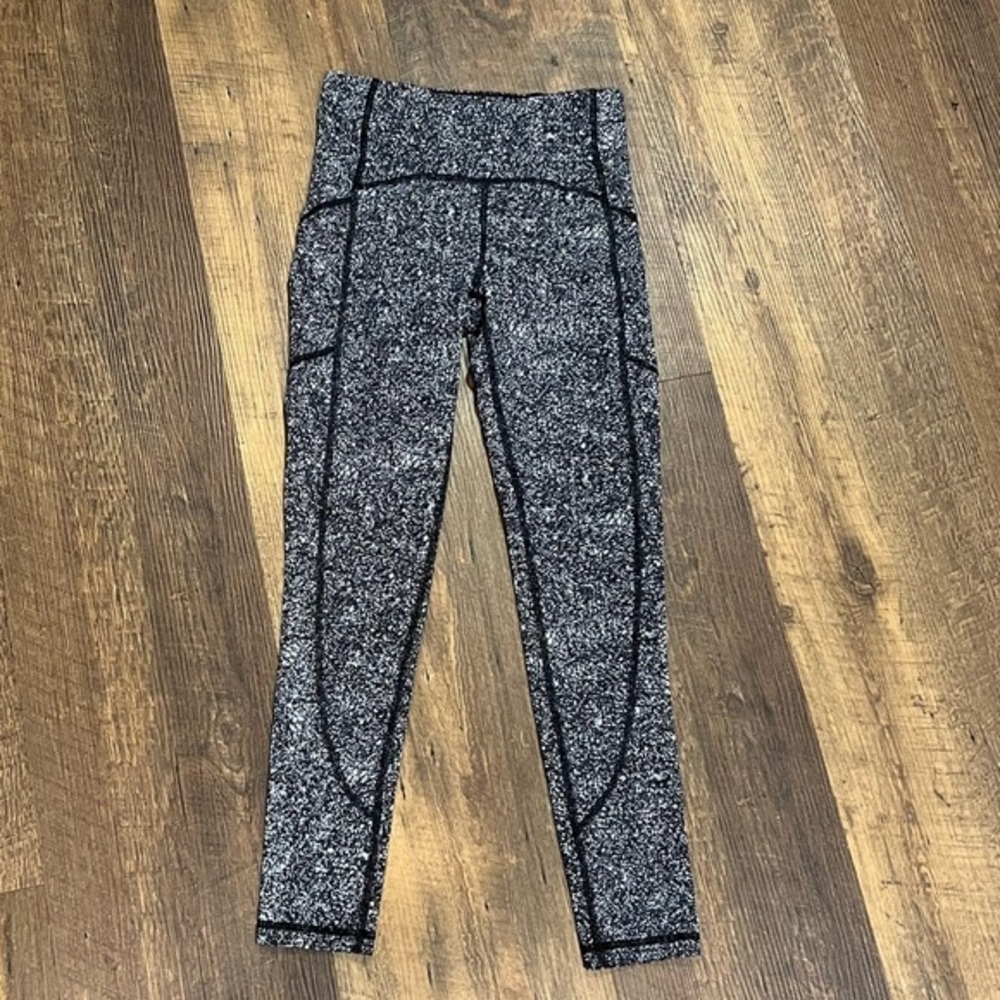 Lululemon Leggings, size 4. Black and White Speckle Highrise workout running